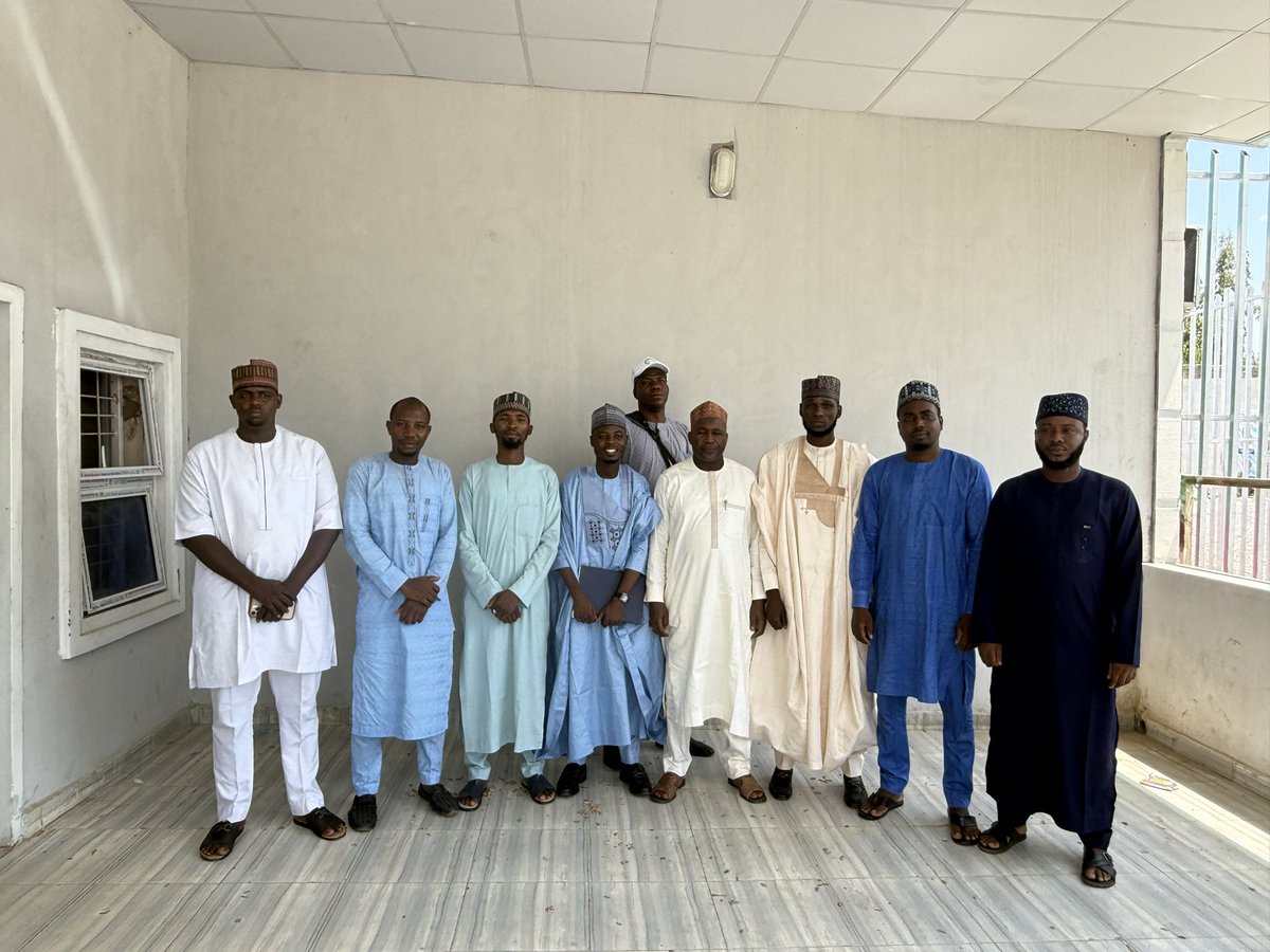 ameerr256's tweet photo. The leadership of Student Arm has paid a courtesy visit to the Vice Chairman of APC Kano State reiterating its commitment for PBAT re-election bid https://t.co/9qo59EJx7z