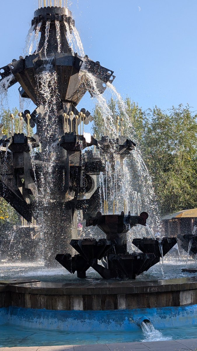 bosomoga's tweet photo. #фонтан #fountain #walk #street https://t.co/DjxrGQGlgU