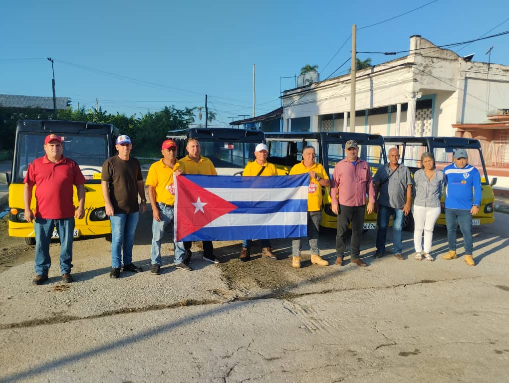 JatDpto's tweet photo. #Jatibonico estrena primeros taxis #EcoMovil . Una apuesta del municipio por la resiliencia energética y la mejora de los servicios públicos. Modernos, eficientes y respetuosos con el #MedioAmbiente. 
#SanctiSpíritusEnMarcha https://t.co/VEcHfaxOId