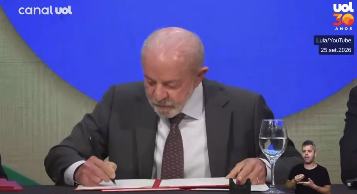 futebol_info's tweet photo. Após Medida Provisória barrando bets, Governo quer se reunir com clubes nesta terça-feira.
A ideia do Governo Lula é se reunir com clubes das Séries A e B para discutir medidas.
A intenção é discutir duas linhas de crédito: uma para as dívidas dos clubes e outra para necessidades futuras.
O Planalto também quer ouvir as demandas dos clubes, mas fontes do Governo entendem que os times precisam se organizar.
Na semana passada, Flamengo, Fluminense, Botafogo, Vasco, Santos, Palmeiras, São Paulo, Corinthians, Cruzeiro e Atlético-MG apoiaram um manifesto CONTRA o fim das casas de apostas. As críticas continuaram após a confirmação da MP, e entidades e empresas do setor prometem recorrer à Justiça.
🗞️ @CNNBrasil
📸 Reprodução/Canal UOL