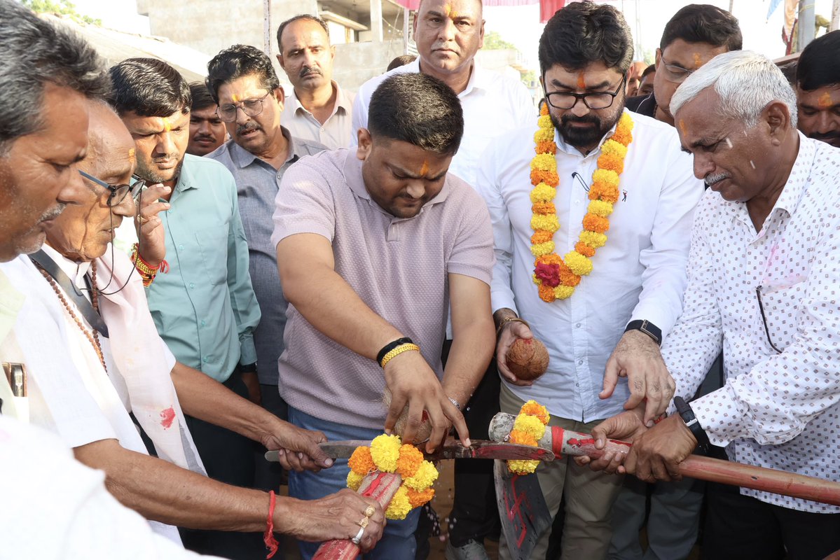 HardikPatel_'s tweet photo. सेवा संकल्प अभियान के अंतर्गत आज विरमगाम तहसील के करकथल गांव में कुल ₹13.70 करोड़ के विभिन्न विकास कार्यों का भूमिपूजन किया गया। https://t.co/QqZoTzSImD