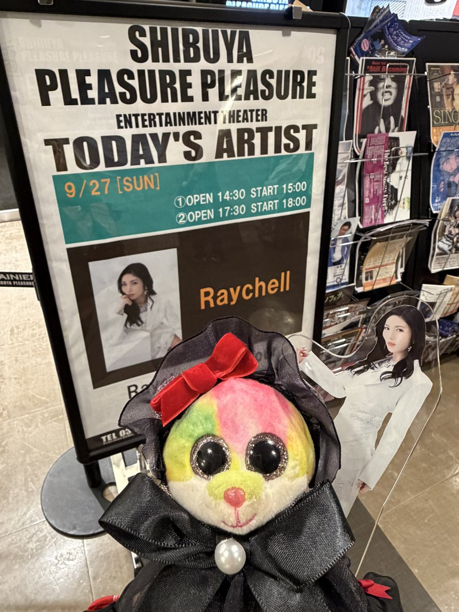 MiyazonoYui's tweet photo. すごく幸せ！～
1部はすごく面白かったです。2部のセットリストは大好きな曲ばかりで、感想がたくさんあるけれどうまく言葉にできない……とにかくちぇるさん、ありがとう！
ライブ終了後、友達と夜ご飯を食べに行きました！幸せいっぱい！
#ちぇるどれん
#Raychell_Colorless_Tour https://t.co/kQK6tcJrqO