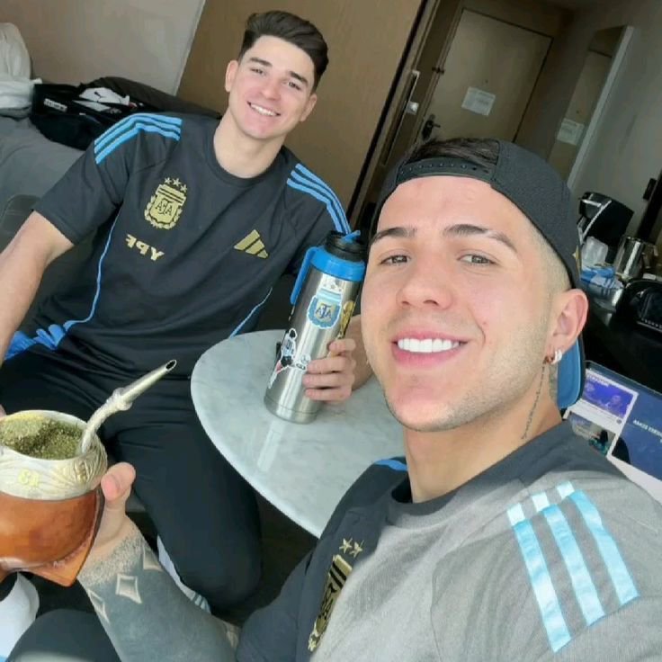 whydntlm's tweet photo. yo no sé q están esperando para darnos otra vez fotos así enzo a vos te estoy hablando dale https://t.co/aX4RPvFIgD