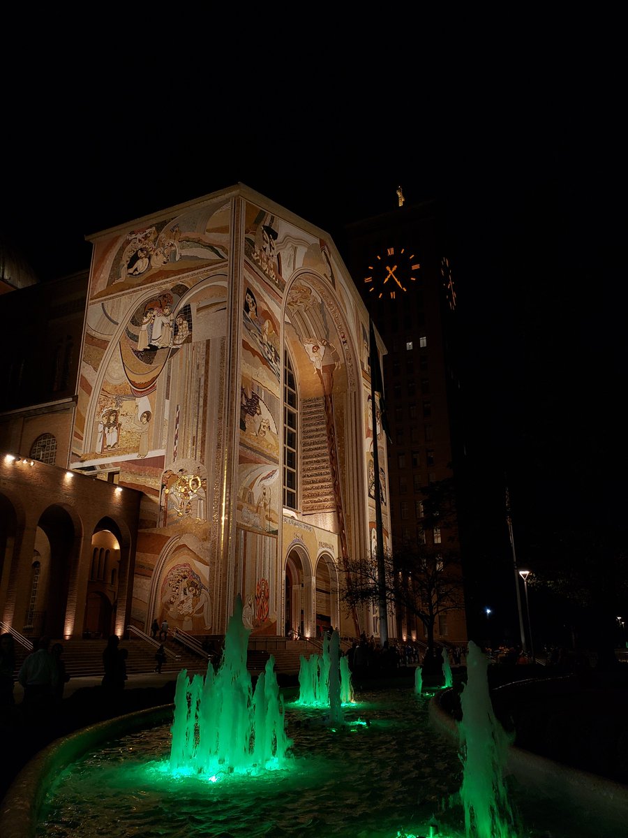 meujongdae's tweet photo. sobre a estética da igreja católica: santuário nacional de nossa senhora aparecida https://t.co/4d25rs6XpZ