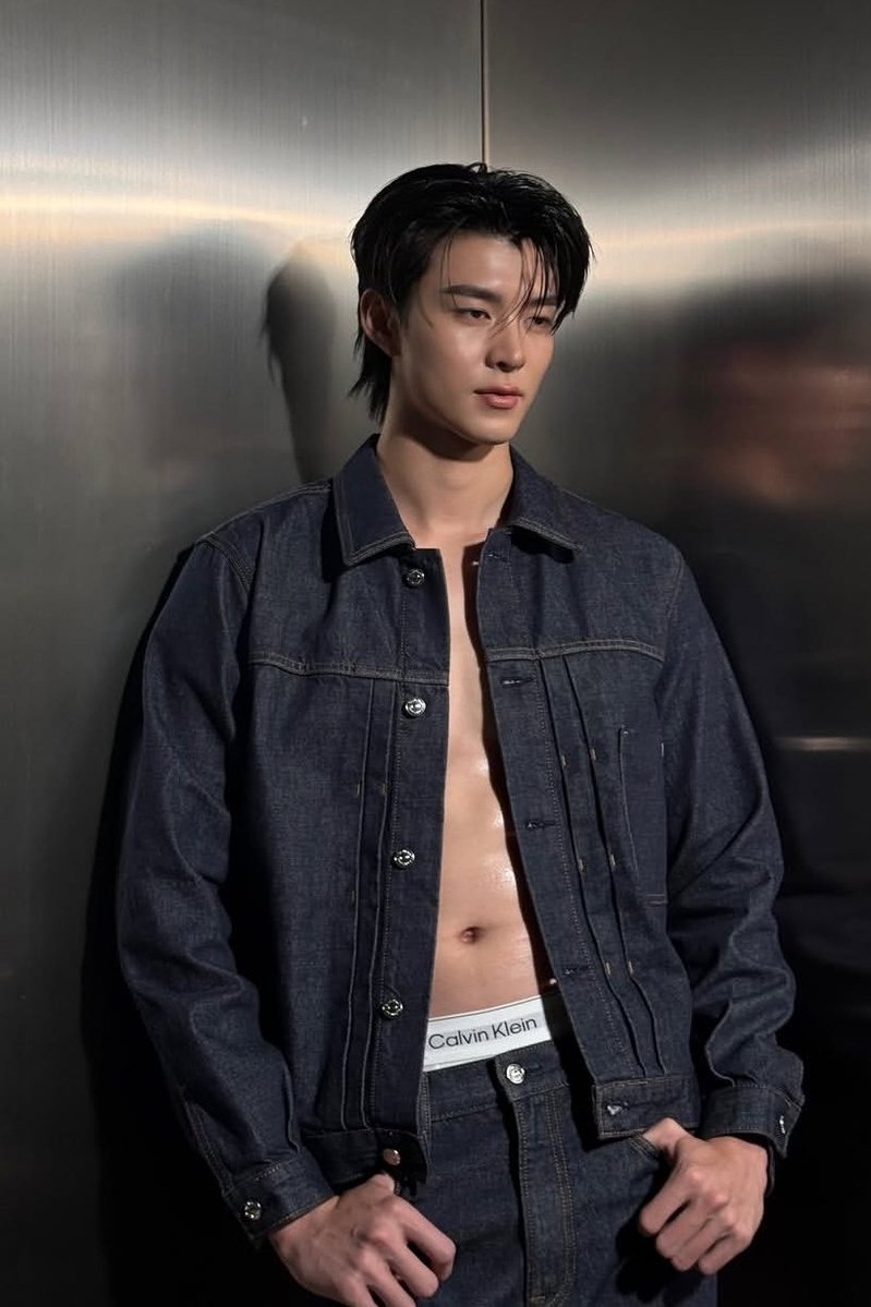 LapakpromSong's tweet photo. มาแต่ละครั้งก็เอาเรื่องนะน้องชาย🔥

#CalvinKleinTH 
#Meennicha8 
#CalvinKlein https://t.co/e5BMOJbQZh