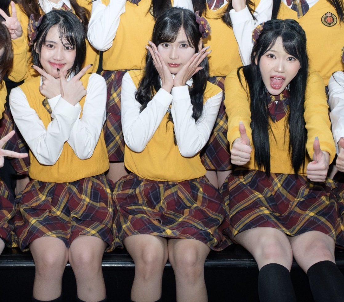 Gunnersaur13's tweet photo. Uno , dos , tres 
@L_MarshaJKT48 @A_GitaJKT48 @AM_EllaJKT48 https://t.co/Wvbt5PYCJD