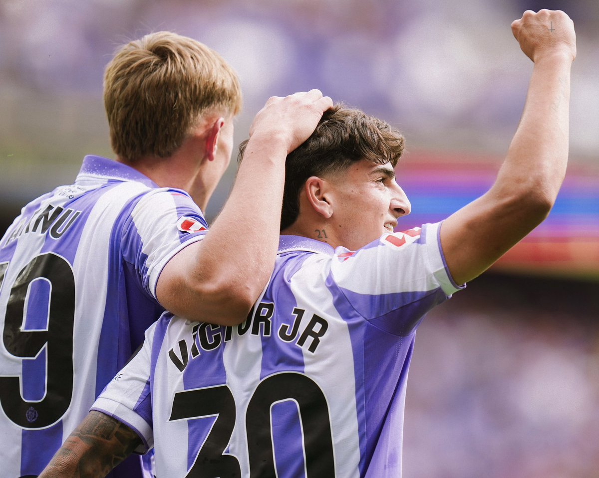 realvalladolid's tweet photo. Estos dos sí que son EL AURA ✨ https://t.co/ZG5yC5W1r0