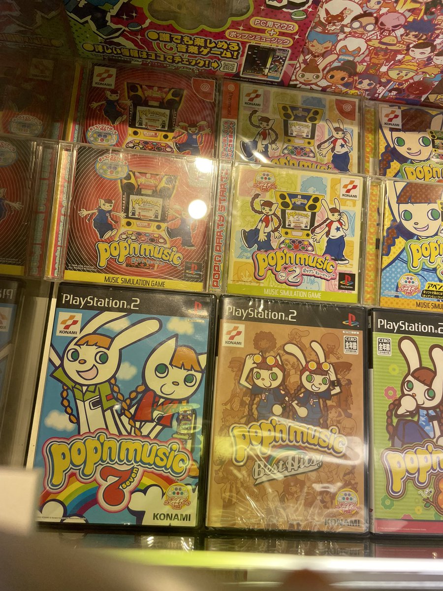 mios_k330's tweet photo. ポップン展ー！初期メンのバナー見て懐かしさで禿げそうだった
プレステのソフトまだ持っとるよ何ならビーマニ初代もあるよ
かにぱんうろ覚え;; https://t.co/Nj3Py1gf9w