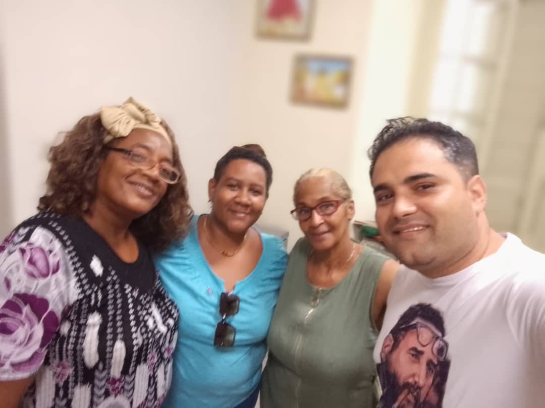 delgado_la73466's tweet photo. Felicitamos en nombre de la dirección de nuestra Asamblea, a la presidenta del Consejo Popular Belén en su cumpleaños. Mujer de estos tiempos, con estirpe de mambisa. 

#AMPP
#LaHabanaVieja
#LaHabanaDeTodos https://t.co/zgl4rGtpcg