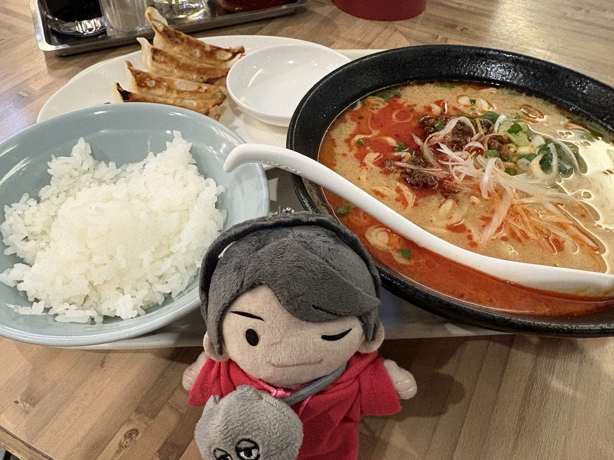 Kermitair's tweet photo. @kaechanmarochan わたしも昼夜参加しました！
(ご挨拶出来ずに残念😢)
餃子のお店、大吟醸さんと公演の合間に食べました！😆
短い休憩時間で凄いバタバタしました https://t.co/V7dTWZUYRc