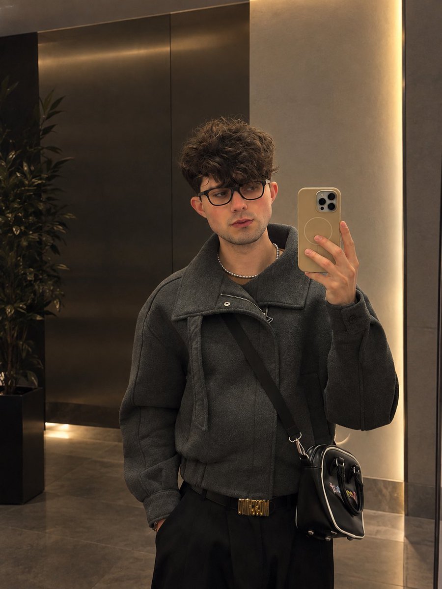ander_bahynski's tweet photo. somewhere between becoming who I want to be and enjoying who I already am https://t.co/W9ADKdZQN4