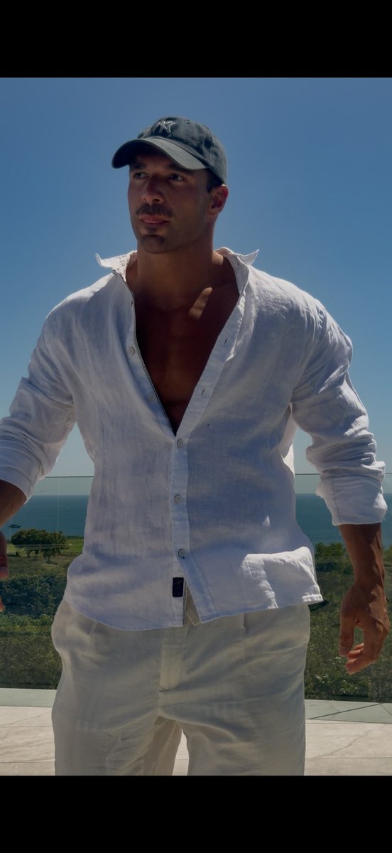 Rauultom's tweet photo. Business man or 0F creator? https://t.co/nN1vgF9WVN