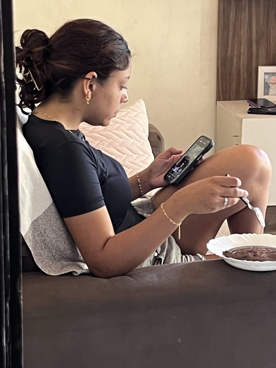 nynyjm's tweet photo. giovanna pisa em casa: “quero brigadeiro” https://t.co/XJsEwhjVYN