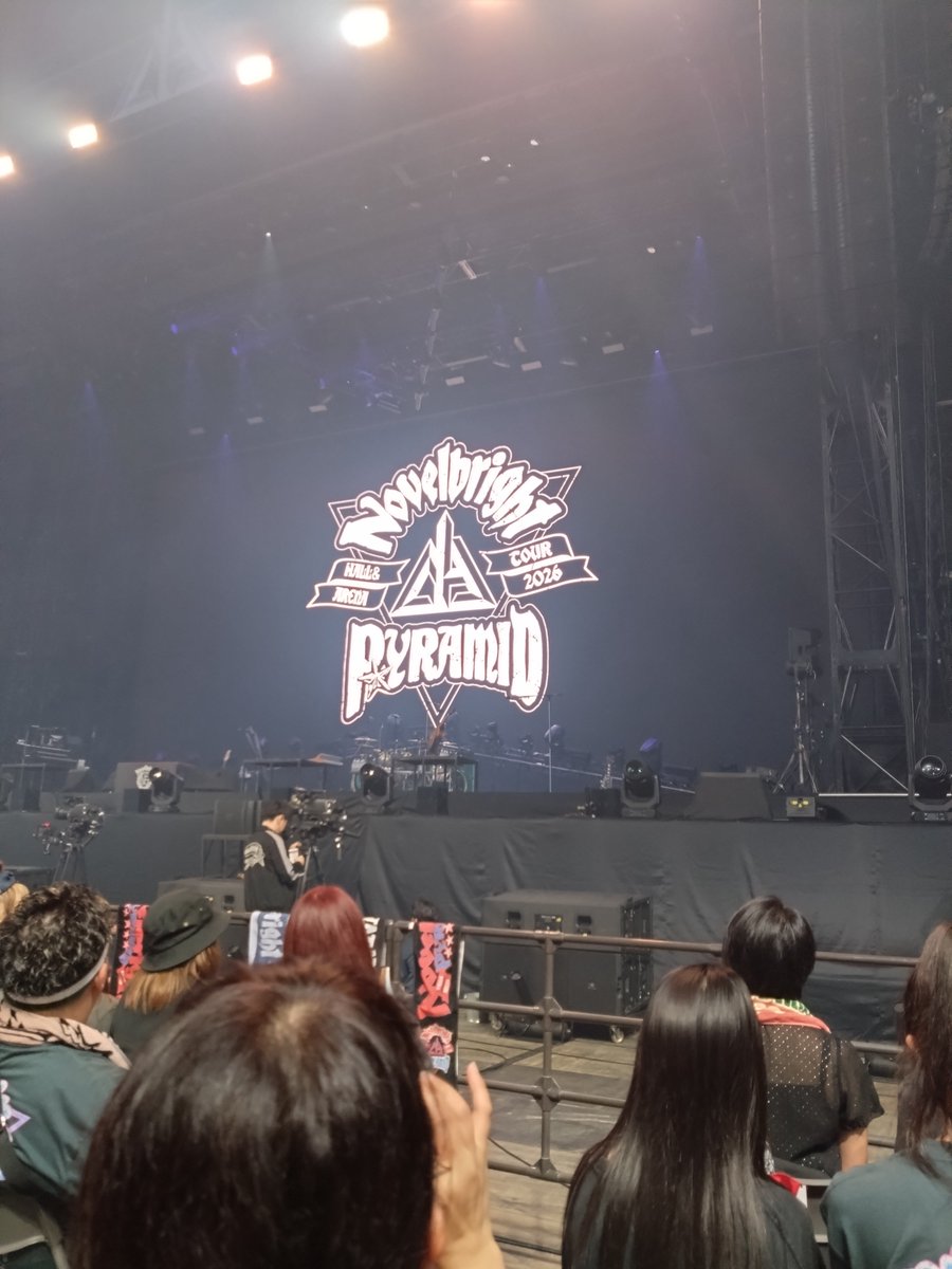 mikky040203's tweet photo. Novelbrightの音楽を浴びてきました。とっても楽しかったし、今日フォロワーさんと初めましてできて嬉しかったし、銀テがパパのとでコンプできて最高の1日にりました。
#Novelbright https://t.co/LQyG8XNCGI