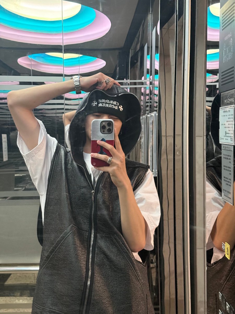 IrioRiffs's tweet photo. seoke ini jadi tukang gulung kabel?? https://t.co/TY8mlEAjNv