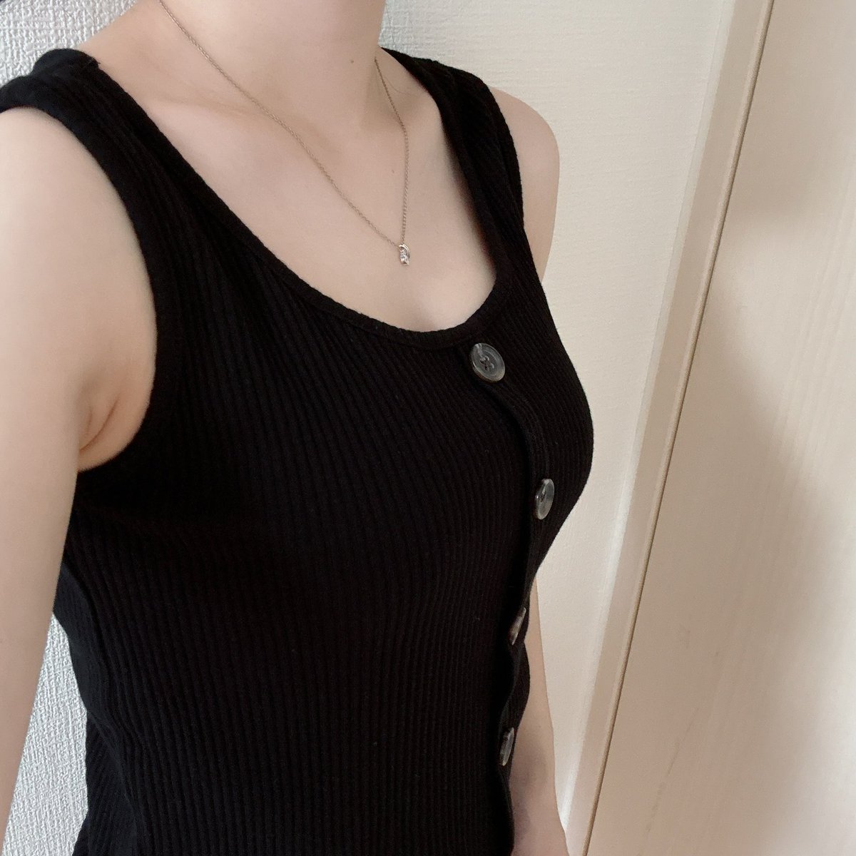 6brle's tweet photo. 私服のトップスはあとこの3つが残ってます〜
ﾌﾘﾏでの取引になります
 #売り子  #私服売り子  #私服売ります https://t.co/YA6Q3KSu9T