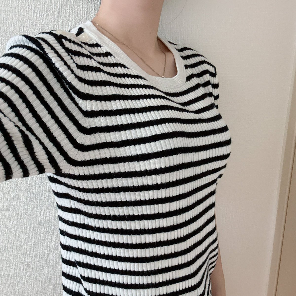 6brle's tweet photo. 私服のトップスはあとこの3つが残ってます〜
ﾌﾘﾏでの取引になります
 #売り子  #私服売り子  #私服売ります https://t.co/YA6Q3KSu9T