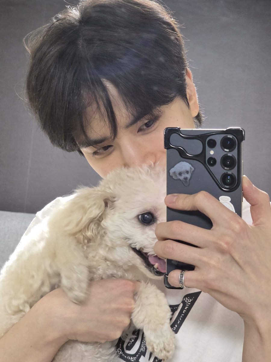 h2tt588's tweet photo. 영훈보리 투샷 너무 좋음 ㅜㅜ https://t.co/AHuuvxtxnK