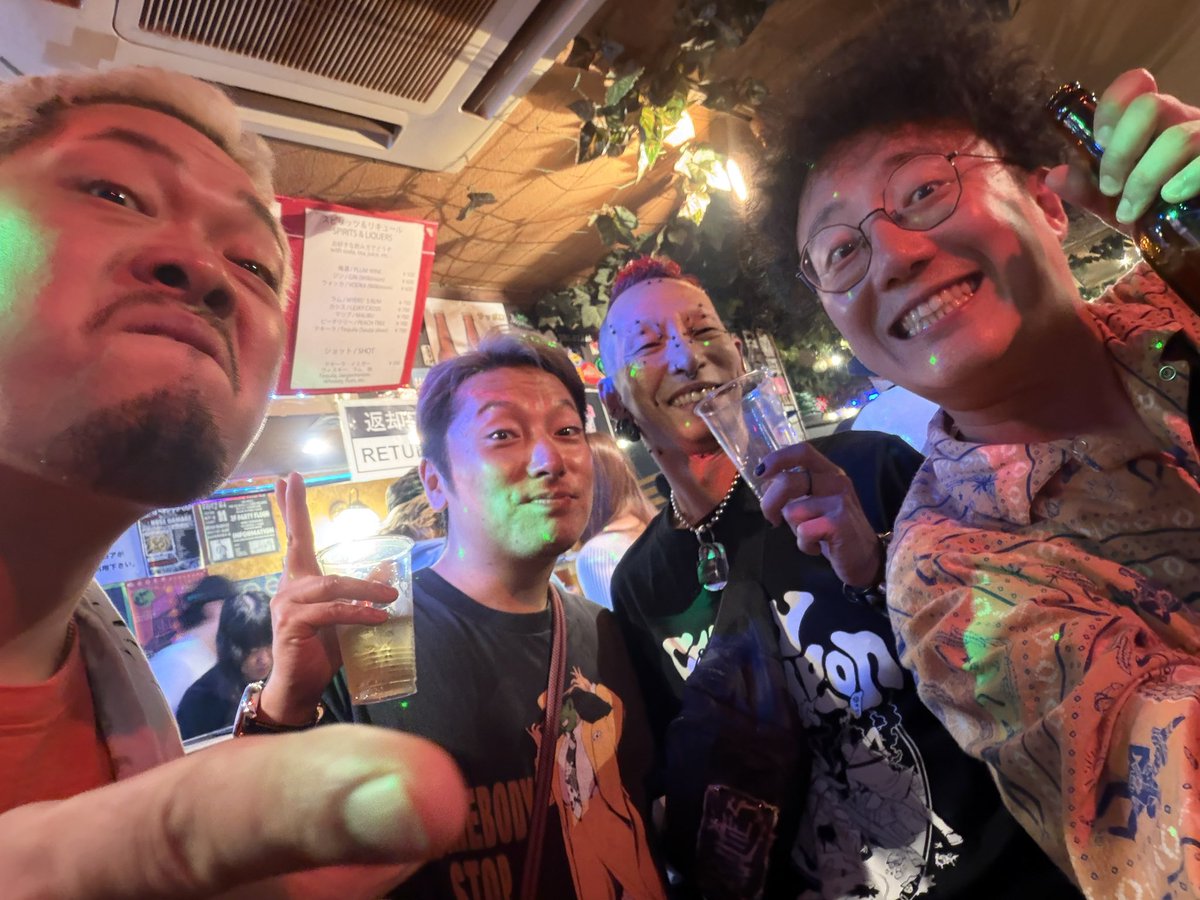 lunchki_hrmt's tweet photo. クレカメ20周年おめでとうございます！！

10/16(金)サーカス船のプッケ主催「ヤマダヒロミチ生前葬2026」に出てくれるCrazy Chameleon企画を観に中野Moon Stepへ。

出会ってからずっと悔しい思いで背中を追ってきた先輩。
今日も悔しいほどかっこよかった！
うぉーーー！！！ https://t.co/sQ4uC7NXgF