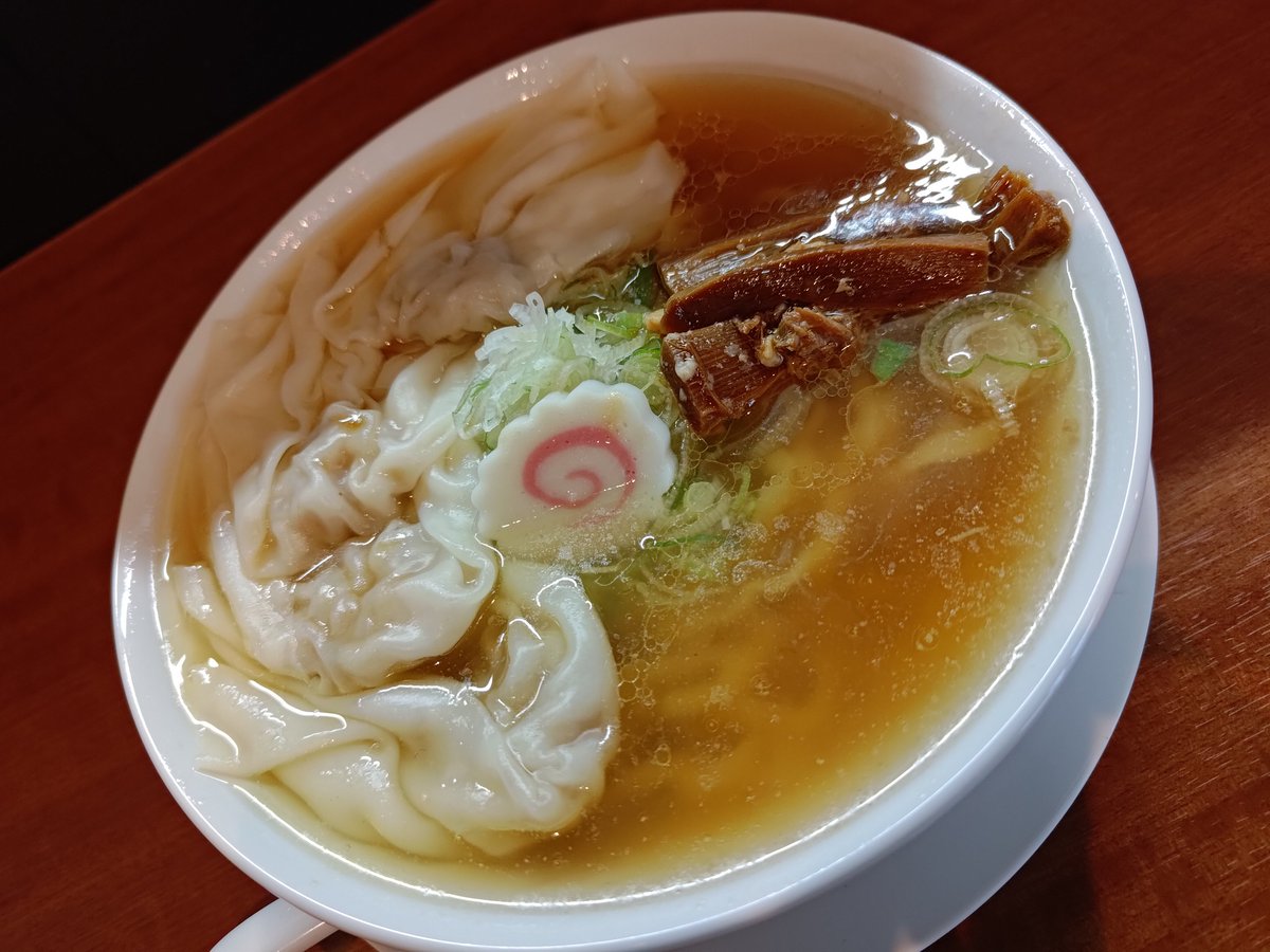 nkjmktr's tweet photo. 手揉み麺 与野日和@与野（さいたま市浦和区）で「ワンタンラーメン（並盛）」「焼餃子（2個）」を注文。2026年9月26日オープン。佐野の「大和」出身と知り早めの訪問😍 素材の旨みたっぷりふくよかなスープにクリタ食品（館林）の手揉み麺😋 あっさりし過ぎない佐野ラーメンやった🤩 #ramen #埼玉県 https://t.co/r5AhvdhWqA
