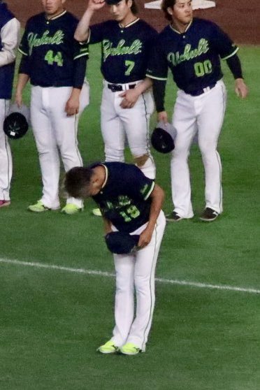 y_i_d_3's tweet photo. 東京ドーム、最終戦
石川雅規投手、東京ドームのファンにご挨拶

読売ジャイアンツの皆様、セレモニーありがとうございました

ジャイアンツファンの皆様、石川コールありがとうございました

試合の方は、記憶がありありません😭 https://t.co/AtkLa4zrsa