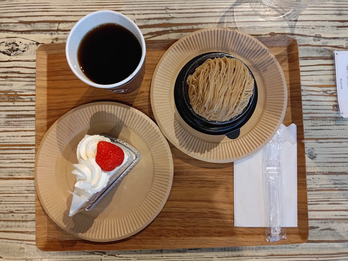 nkjmktr's tweet photo. アカシエ 北浦和本店@北浦和（さいたま市浦和区）で
🍓究極のショートケーキ 苺
🌰彩の栗（さいのくり）
を注文。1年半ぶりの訪問。15:05着でさほど待たずに着席。スポンジ生地にカスタードを加えた純生クリームのショートケ���キ😋 モンブランクリームは利平栗、底はダックワーズ🥰 #ケーキ #埼玉県 https://t.co/0i8yIJHVV1