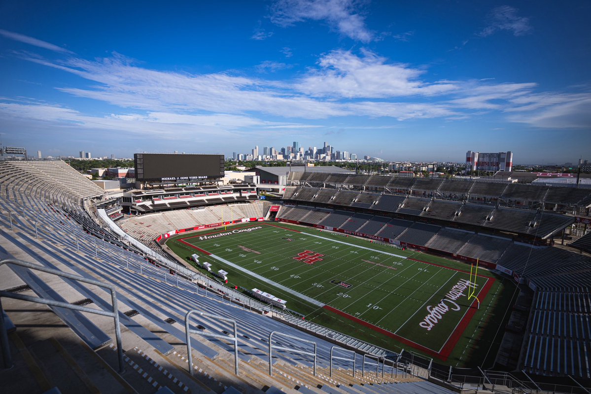 CoogsOnState's tweet photo. The best football in Houston is played right here at TDECU Stadium.

#GoCoogs #Coogs https://t.co/8J03gPsf58