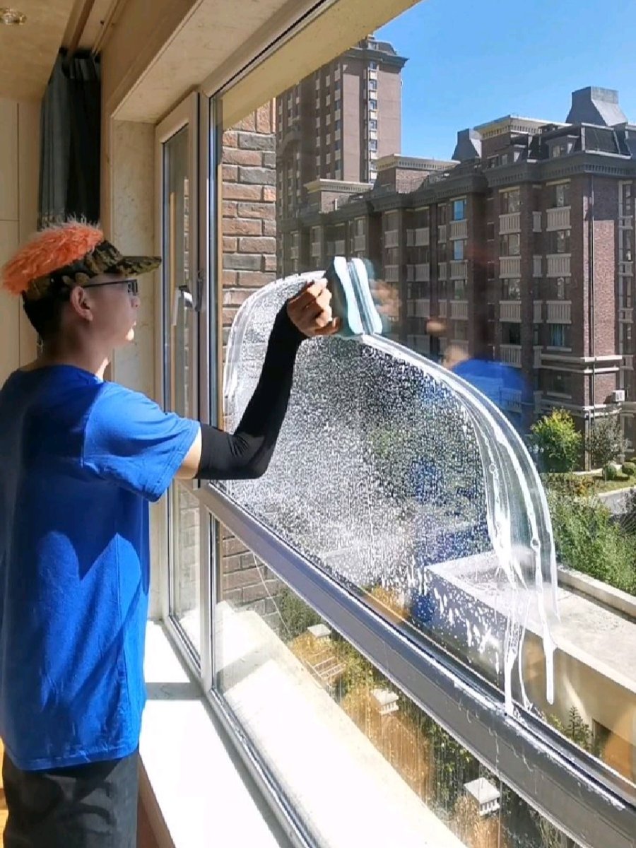 Overtonpb6t's tweet photo. Hoy limpié la ventana de la cocina y el sol entró brillante, pequeas victorias domésticas llenan el día. https://t.co/Sroh1EFdG9