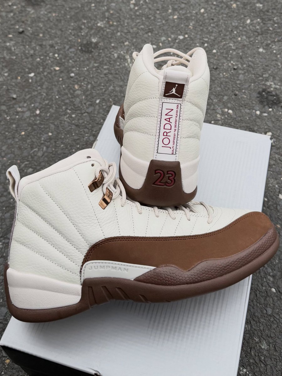 zSneakerHeadz's tweet photo. DETAILED LOOK: Air Jordan 12 “Fireside” 🤍🤎
Dropping on October 24th. https://t.co/gNGbJ1XrnJ