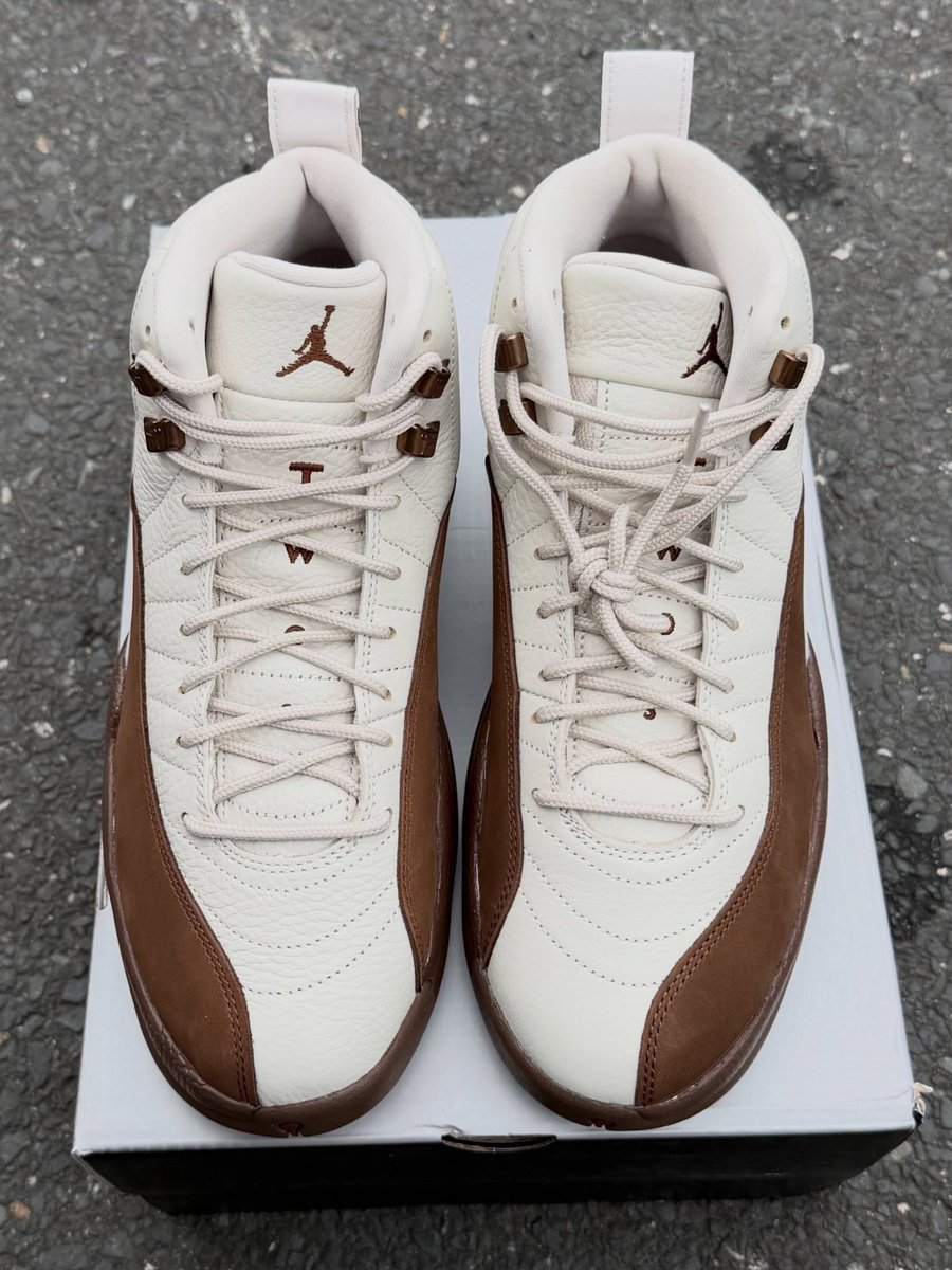 zSneakerHeadz's tweet photo. DETAILED LOOK: Air Jordan 12 “Fireside” 🤍🤎
Dropping on October 24th. https://t.co/gNGbJ1XrnJ