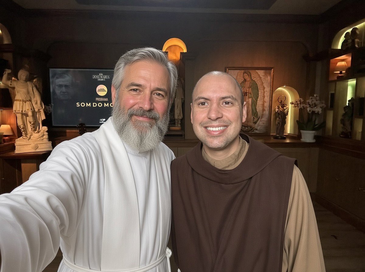 TiochicoMadrid's tweet photo. Acabo de sair de um encontro com Frei Gilson. 

Ele me disse que está HORRORIZADO com o uso de Nossa Senhora Aparecida para propagar fake News pelo PT.

Me disse que católico não vota em pessoas que não respeitam nossa mãe. https://t.co/cKxm3fRlMG
