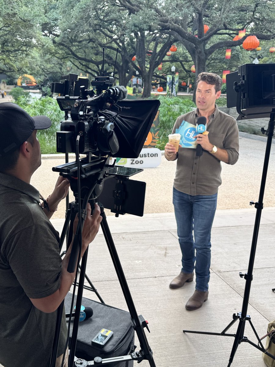 houstonzoo's tweet photo. Missed the broadcast? Catch the full show @kprc2, then come see the fun for yourself this fall! From Zoo Boo and our fall favorites to premium experiences, the Bug House and the incredible care our teams provide for animals of all sizes.  👉 https://t.co/ZT8SD13I4U https://t.co/emoHL5iInu
