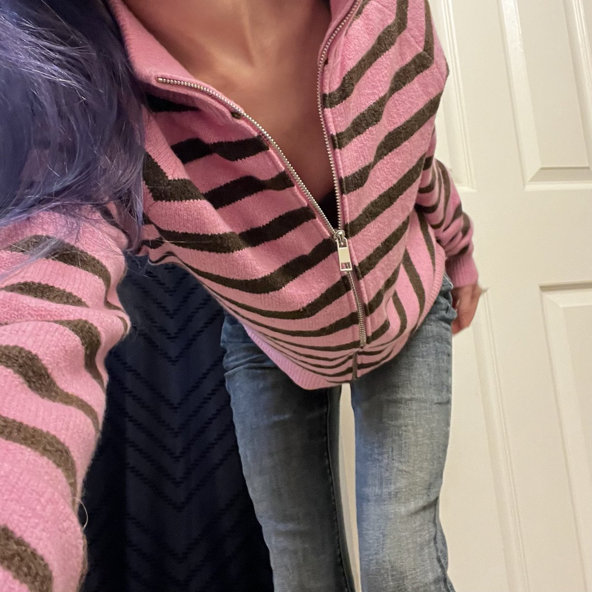ahshael's tweet photo. me and my one pair of 000 jeans against the world #edrtwtㅤ #bodycheck https://t.co/PiQzmKwNdc