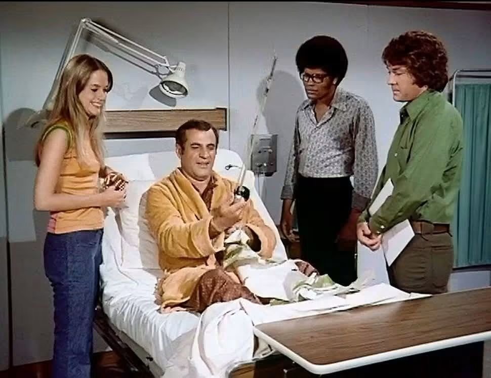 lippyent's tweet photo. Can you name this TV Series 📺 from just this shot? Hmm 🤔 ?¿ https://t.co/3mwL0apu7t