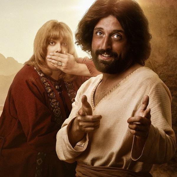 bralternativo_'s tweet photo. 🚨🇧🇷 Fábio Porchat, humorista que retratou Jesus Cristo como gay em um ‘Especial de Natal’, apoiou o presidente Lula nas últimas eleições.

A Virgem Maria também foi alvo na polêmica obra, representada como maconheira e adúltera. https://t.co/XhtfktuJbj