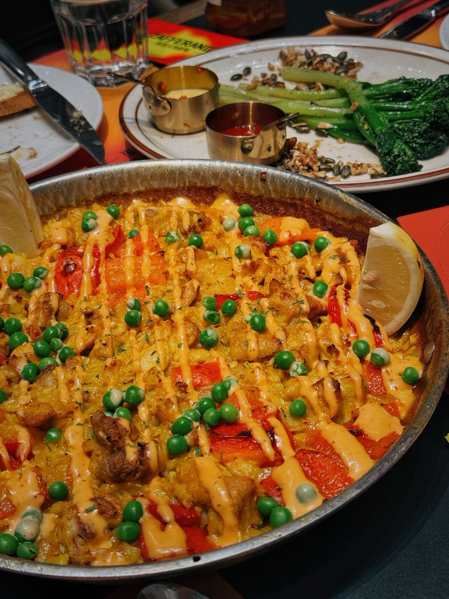 Devinnrow's tweet photo. Prueba nuestra nueva paella de marisco con un toque de lima — sabor mediterráneo directo en tu boca! https://t.co/9lExwyN26C
