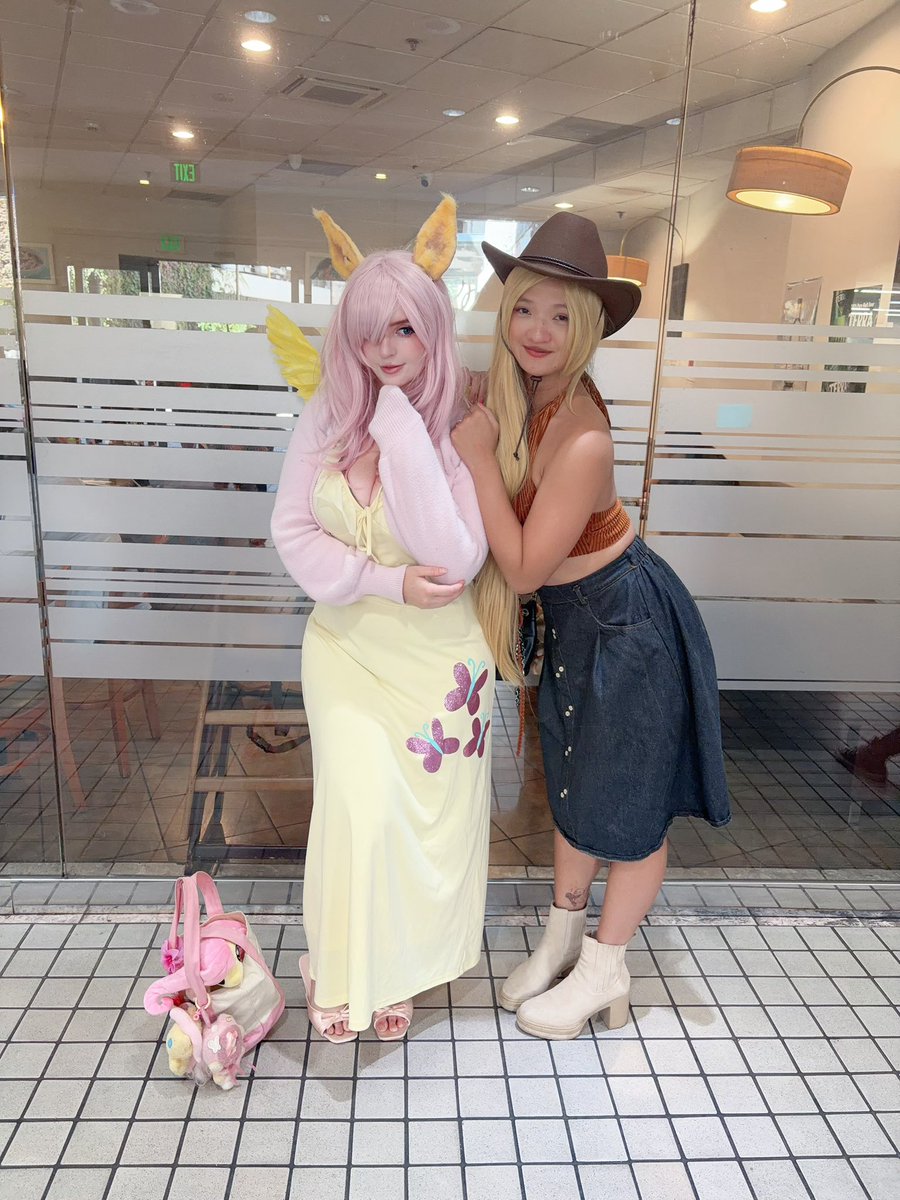 tarantunya's tweet photo. We were horsies yesterday :3 https://t.co/XDnLryqj7U