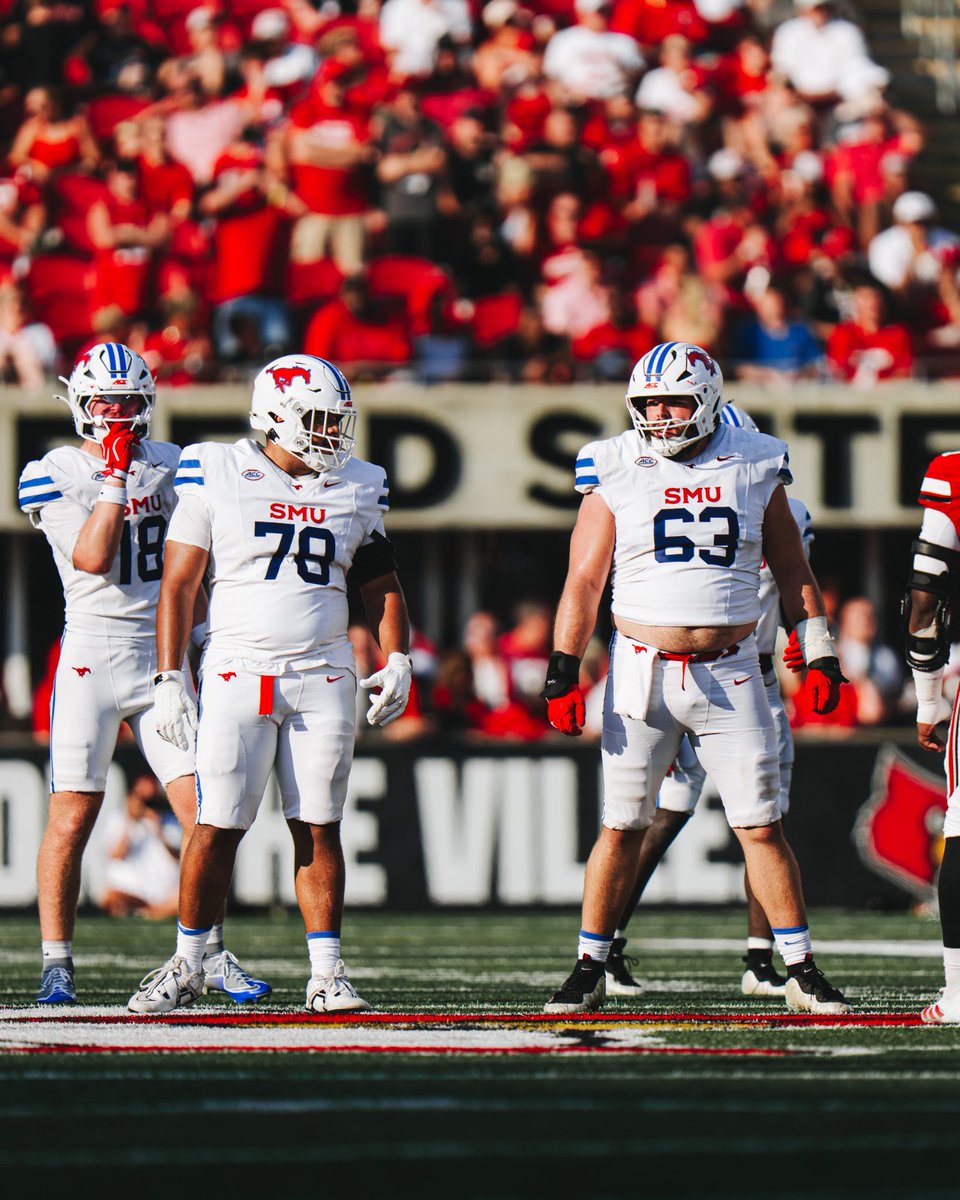 dallas_evers's tweet photo. Hey @JoeMooreAward - @rhettlashlee has his @SMUFB squad as 2nd in the Nation in total offense while @GarinJustice has his oline protecting @Kevin8Jennings to be #1 in Passing! 🤷🏾 - OUR OLINE IS ONE OF THE BEST - &amp; proud of true freshman @TheDrewEvers at RT #78! #PonyUp ✌️ https://t.co/M6Nl2nr3IK