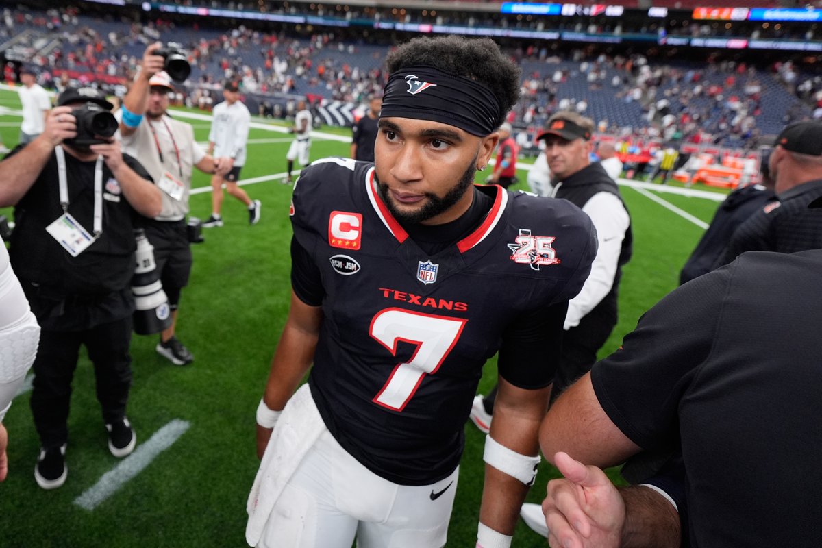 BetMGM's tweet photo. The Texans are 0-3 for the first time since...

...last season when they still made the playoffs 👀 https://t.co/koEjZ7abL2
