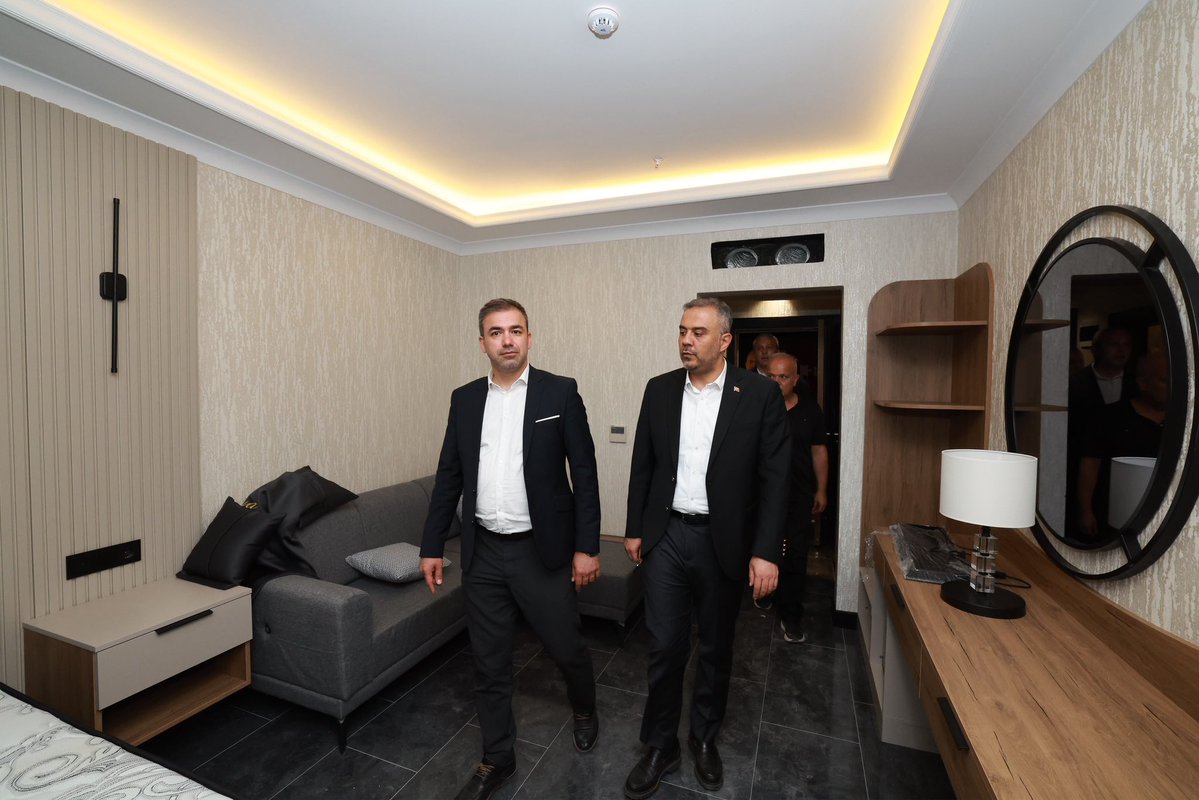 AKOnikisubat's tweet photo. 📍 Onikişubat / Ilıca 

Termal kaynaklarıyla şehrimizin önemli turizm merkezlerinden biri olan Ilıca’mıza kazandırılan ve inşası tamamlanan oteli yerinde inceleyerek, çalışmalar hakkında bilgi aldık.

İlçemize ve şehrimize değer katacak bu yatırımın hayırlı olmasını diliyor, emeği geçen herkese teşekkür ediyoruz.