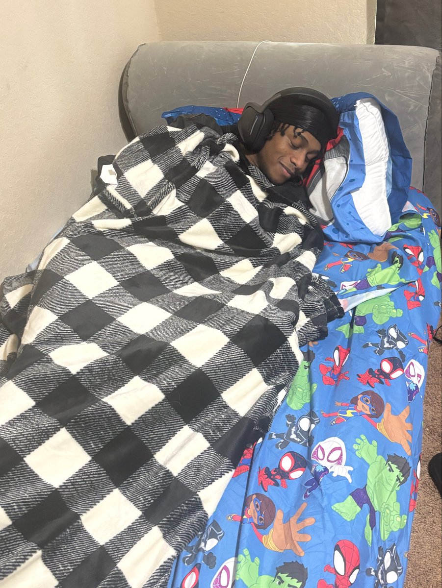 DayMR__'s tweet photo. ima take a nap lmk @P1ckNRoll https://t.co/fhrpZahWNm