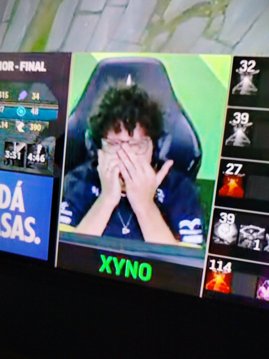 realGoenitz's tweet photo. Ó o medo de pegar a furia kkkk #cblol https://t.co/hVLUovV38c