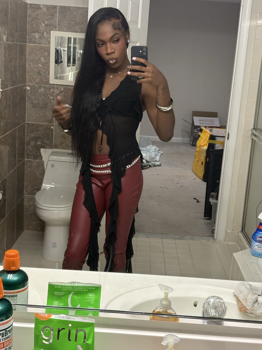 zaeetogaaa's tweet photo. IM IN DC FOR 4 MORE DAYS #dmvfreaks #trans #DC https://t.co/URavke7BSs
