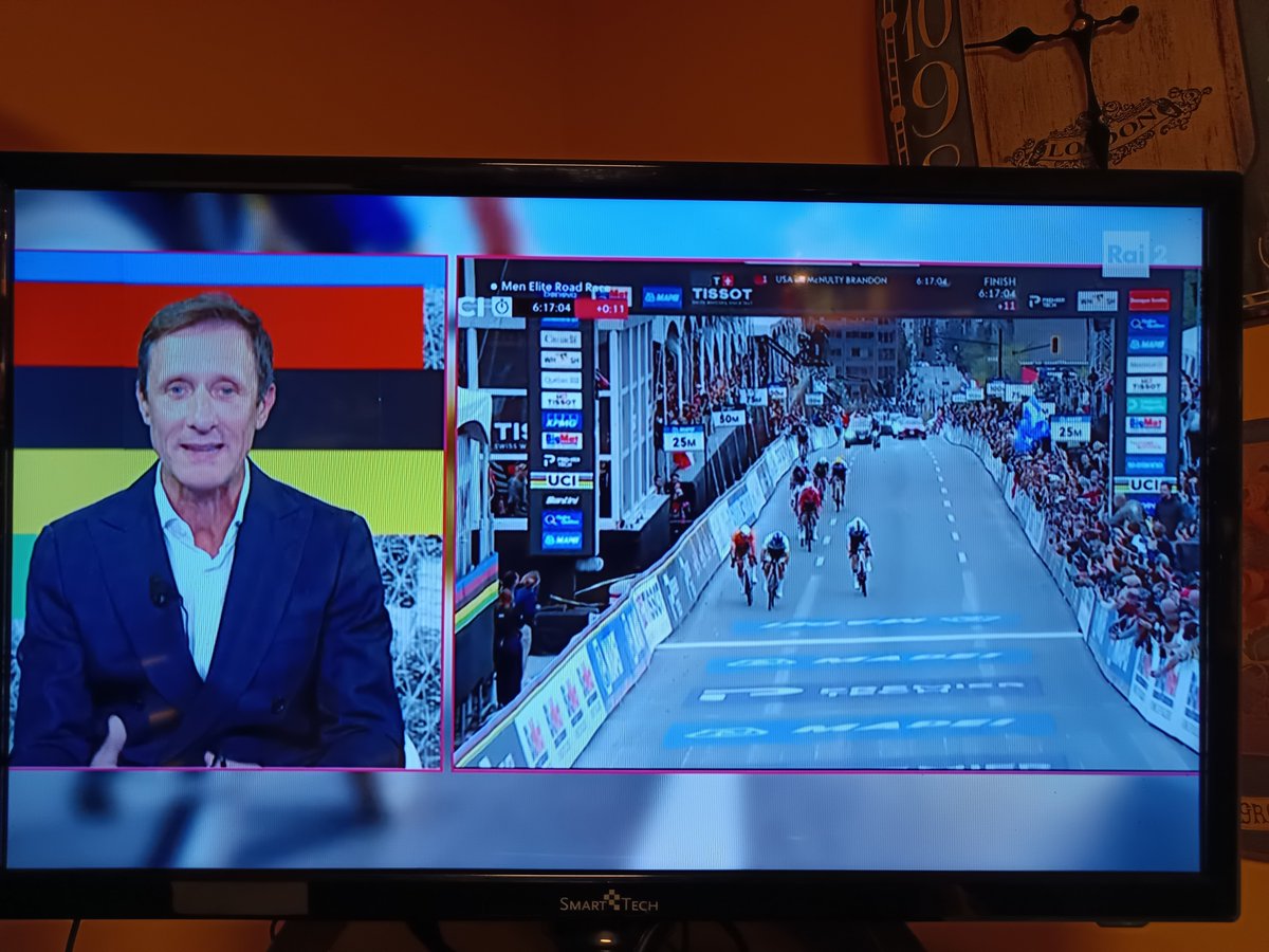 emerge67's tweet photo. Parlatevi e decidete che fare l'anno prossimo, perché una cosa così scandalosa è inammissibile.
Buio dai -30 ai -15km, compresa azione decisiva di McNulty, solo per mandare il @tg2.
@RaiSport @RaiCiclismo @Federciclismo @alefaber68
p.c. @f_pancani @s_martinello @stefanorizzato https://t.co/iPvec0N9Of