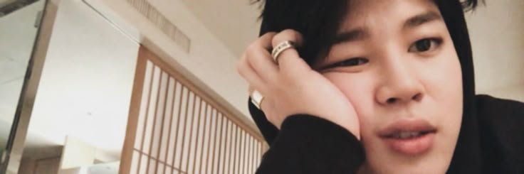 pjmstvgirl's tweet photo. Hi everyone. My name is Michelle and  I'm currently trying to escape domestic violence. I'm trying to find Army friends to have a better support system. I love BTS with my whole heart and would love to have fun chats about them 💜 https://t.co/9GyKEeOduH