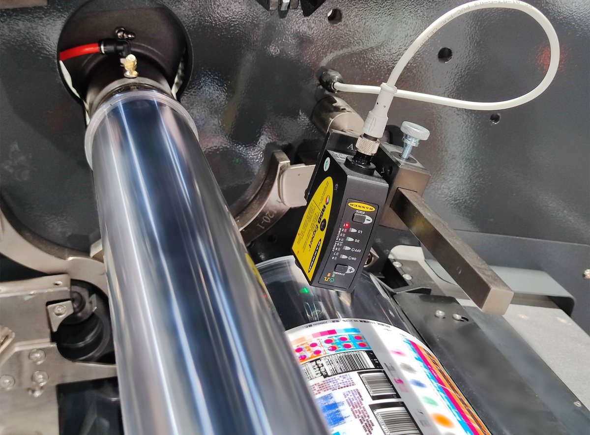 HongSheng10888's tweet photo. The register sensor tracks marks in real time and adjusts synchronously with printing unit. No registration shift at high speed, reducing defective products.
#LabelPrinting #WebRegistration #FlexoMachine #PrintingTechnology https://t.co/4CK8Vv4ouI