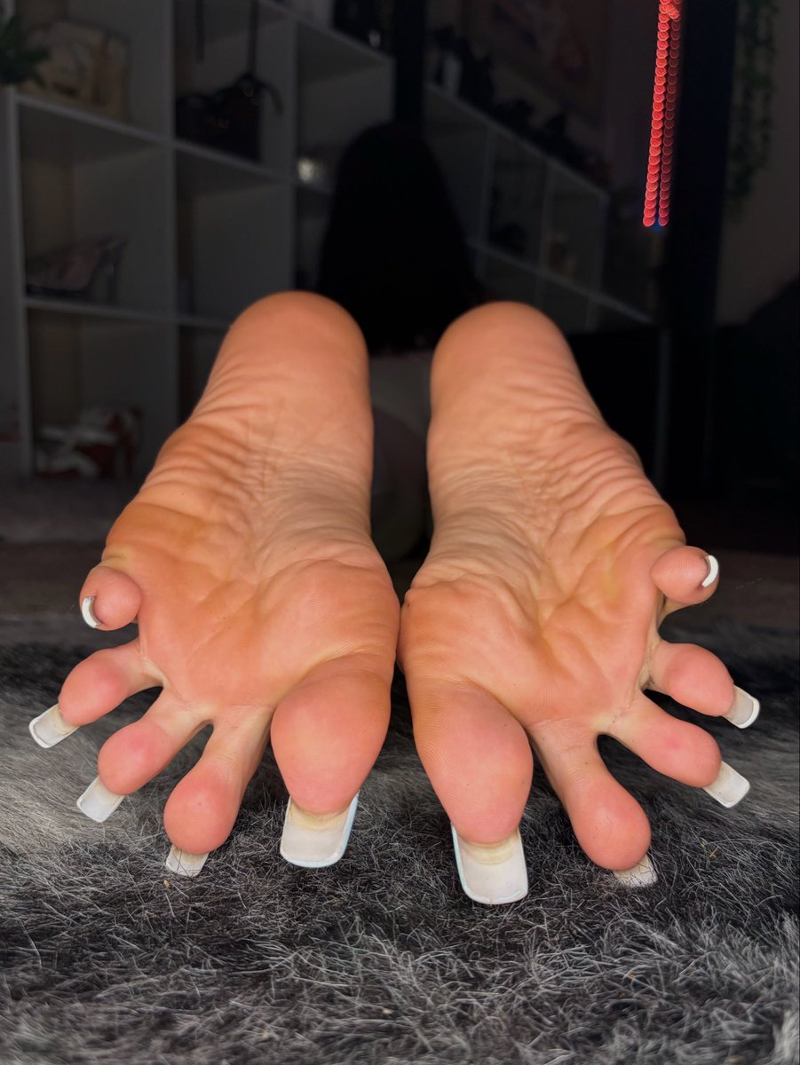 Linacarinabrz's tweet photo. Smelly Sunday spread for my stink lovers 👃🏽 my house slippers are so used up they always leave me with a lil stench &amp; toe jam 🪤♨️ https://t.co/C5DZRhkIYK