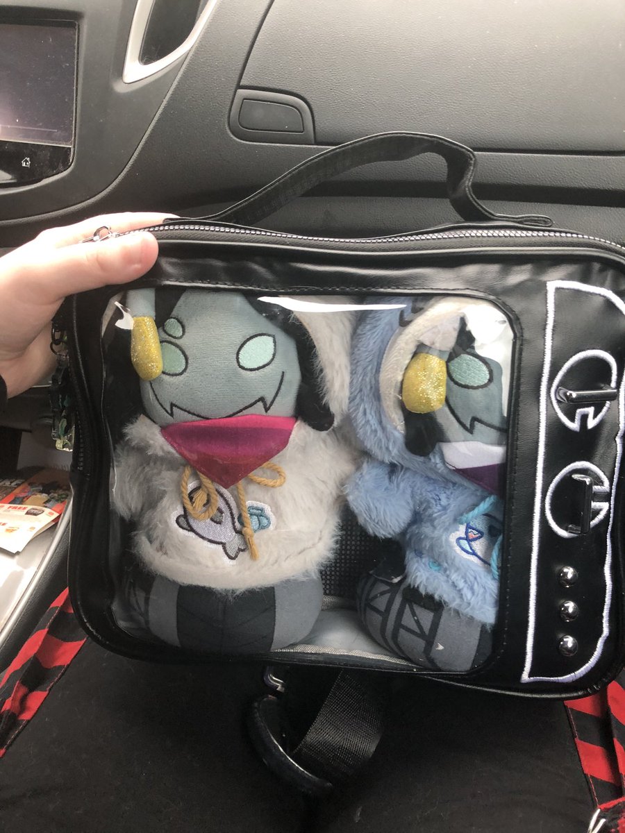 Trash_child69's tweet photo. Going to the movies with my brother, had to pack up the fishies https://t.co/xu5GQQk8BH