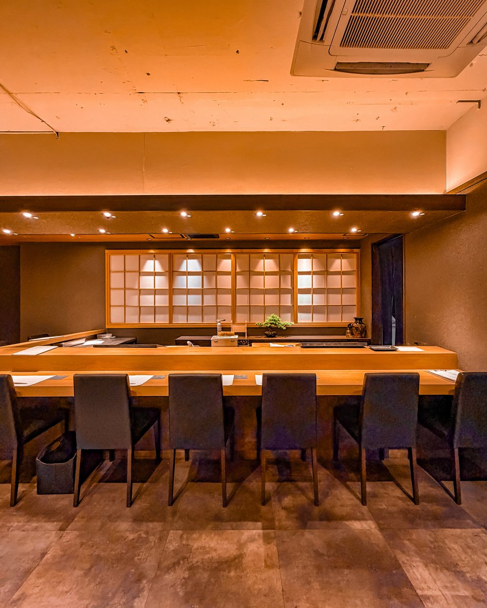 chloemooretbogk's tweet photo. A crab kaiseki restaurant in Hamamatsucho, open for less than a year, still has no Instagram. Enjoy crab dishes in a private room, from sashimi and hot pot to grilled king crab and crab porridge. Finish with lemon sorbet, then stroll around Tokyo https://t.co/pGlae9I5iR