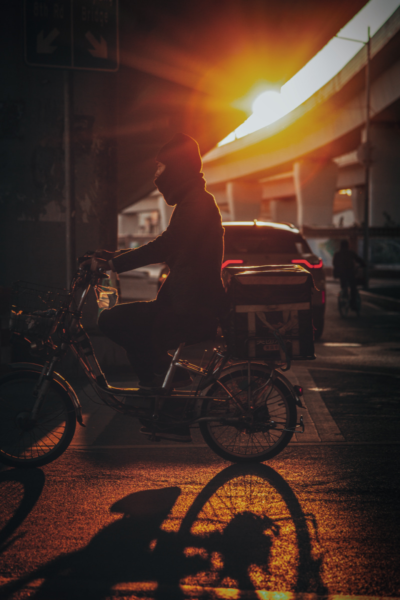 LinaHottenulab's tweet photo. Sunset glow paint the busy street in warm orange, cyclists weaving past chatter of passersby – small joys that make the city feel alive.， https://t.co/3aJYKbYShy